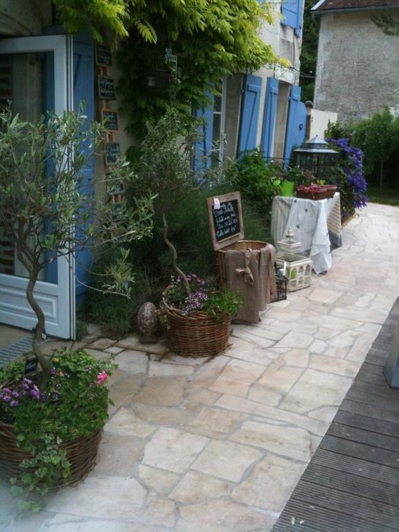 Logis Hotel La Grange Du Relais Colombey-les-deux-Églises Exterior foto